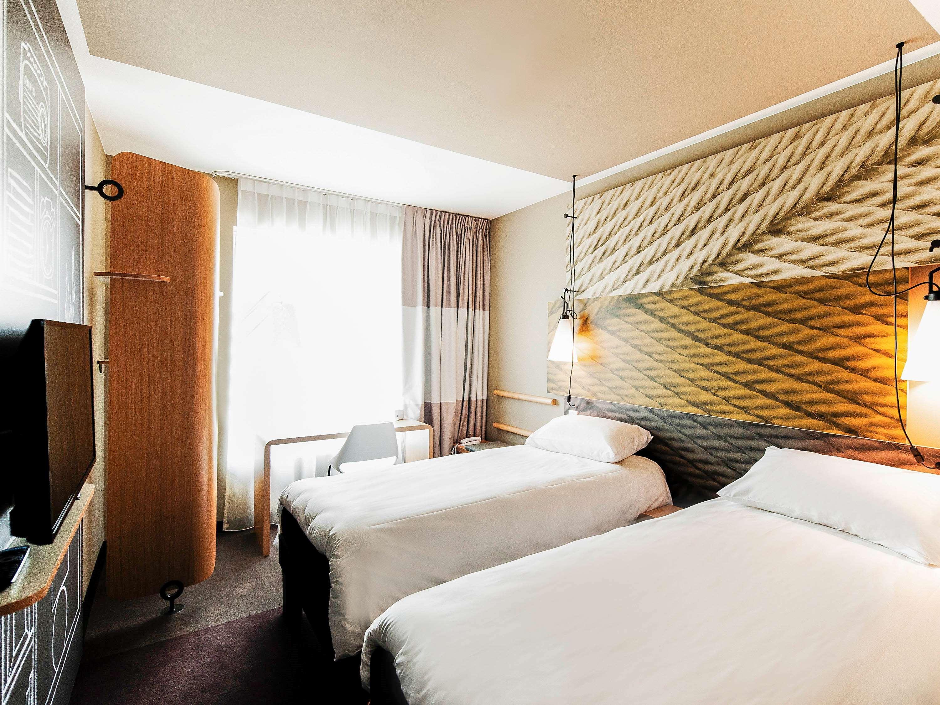 ホテル Ibis Poznan Polnoc スヒ・ラス エクステリア 写真